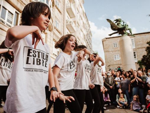 Acuación de danza estilo libre shopping night ourense