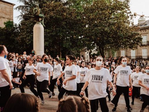 Acuación de danza estilo libre shopping night ourense